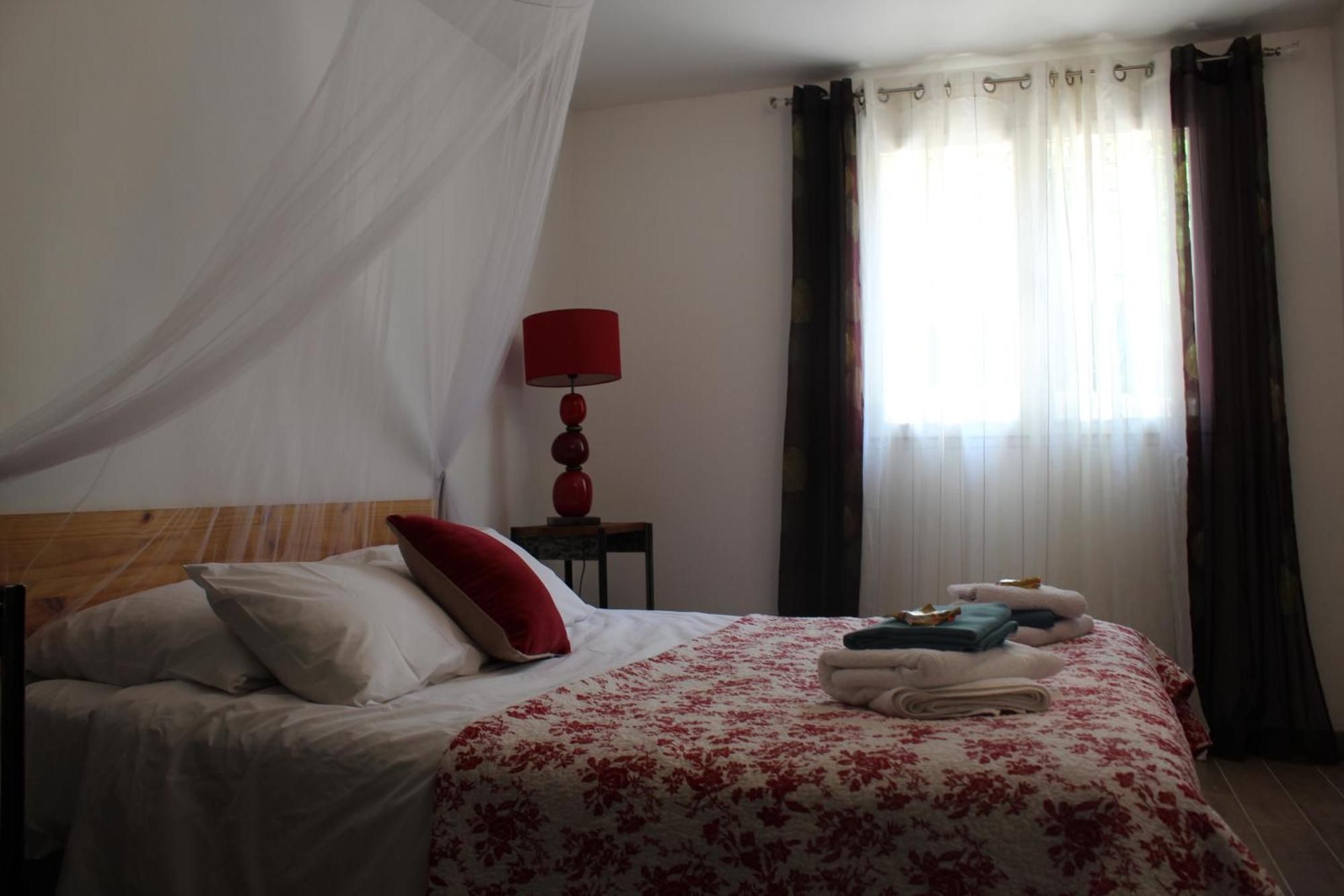Villa Pierre Blanche Le Calme A 5Mn Du Centre Ville Nimes Luaran gambar