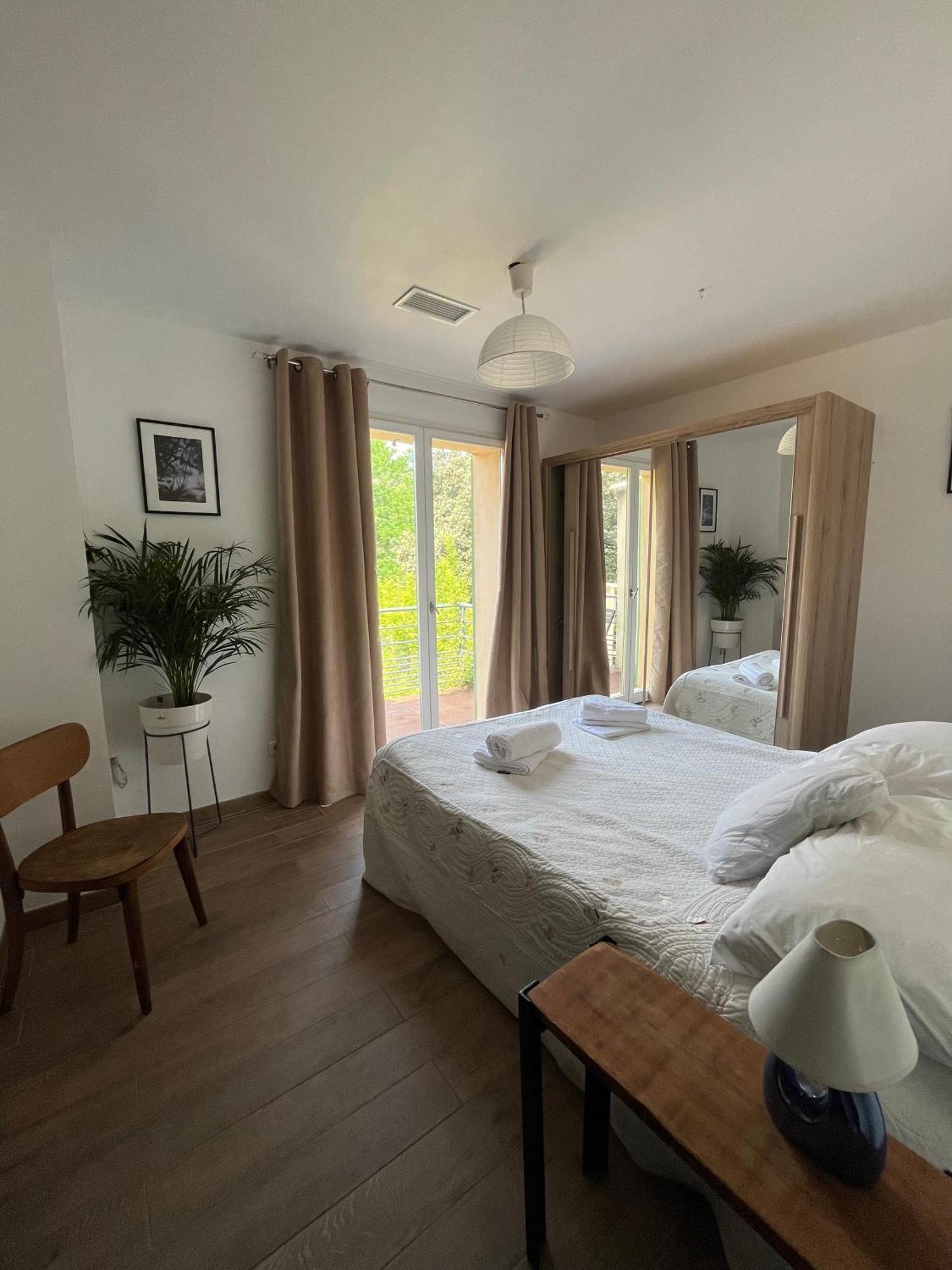 Villa Pierre Blanche Le Calme A 5Mn Du Centre Ville Nimes Luaran gambar